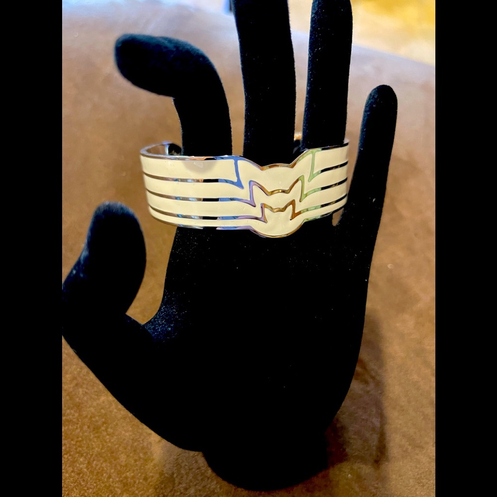 😻 Cat Lady Bracelet White and Silver Cat 🐈‍⬛ Wrist Cuff.